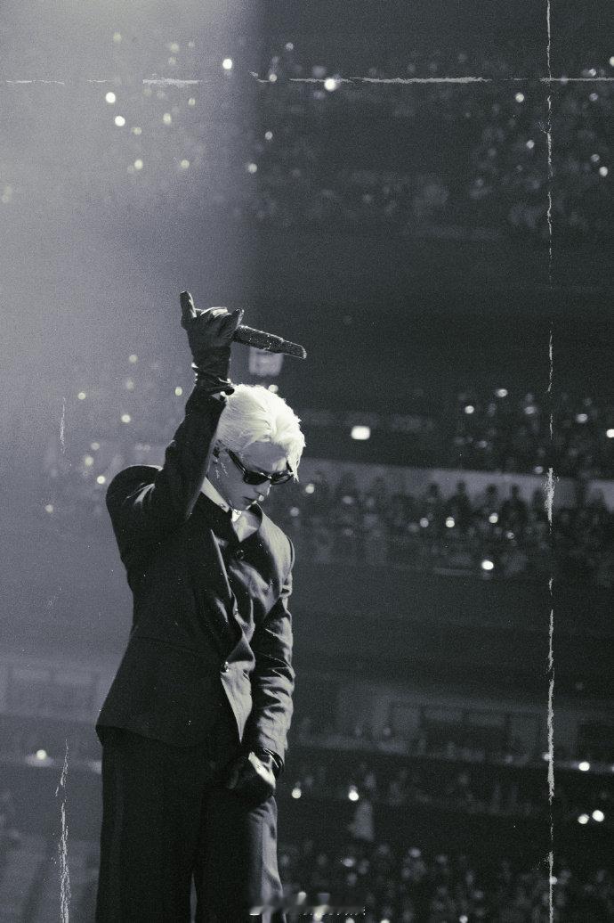 看完王鹤棣演唱会后劲还在 有人凭借幸运获得现场资格，得以亲眼观看王鹤棣的舞台表演