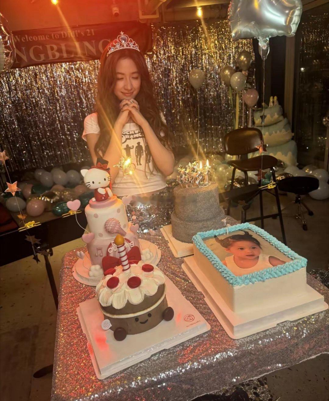 陈妍希参加欧阳娣娣生日宴，两位美女贴贴高颜值好养眼 ​​​