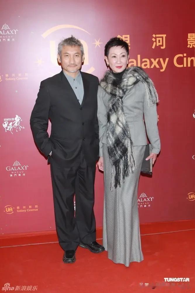 她为徐克丁克一辈子。无儿无女，离婚后还把他当家人。 
结果呢？病重时，徐克带着小
