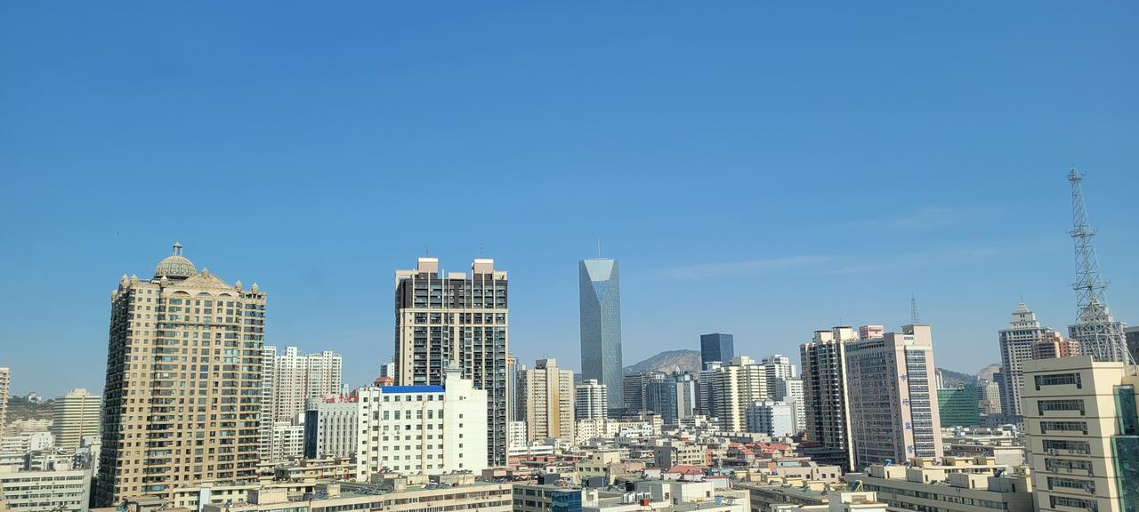 又见兰州蓝，心情格外舒畅！
今天上午10:05分，推开窗户，拍下了这一时刻兰州市