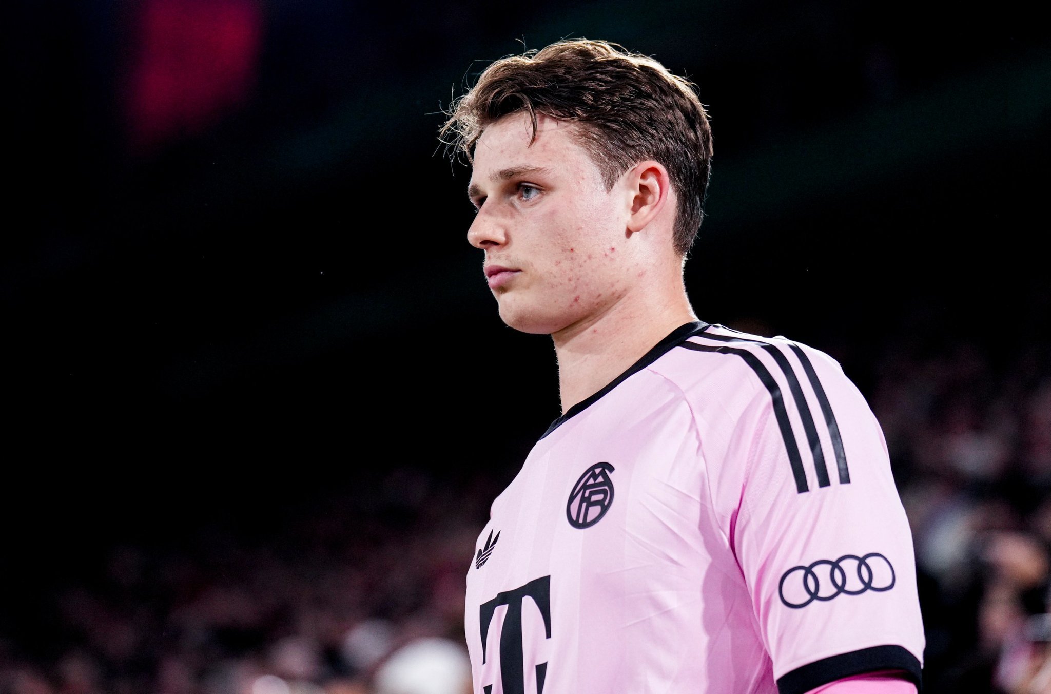 德国足协正在考虑让乌尔比希作为第三或第四门将参加世界杯。计划是把他培养成德国未来