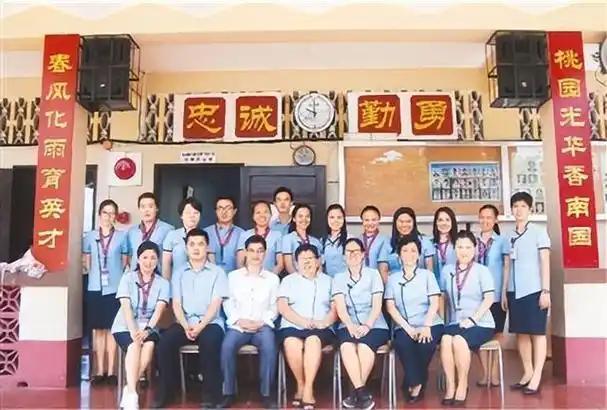 没声明，没召见大使，中方直接撤人。10月1日，150名教师从马尼拉登机；菲律宾全