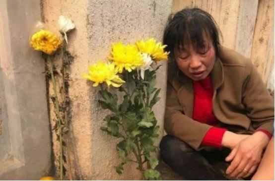 1984年，老山前线，新婚仅20天的陶荣华为国捐躯，妻子生下儿子且拒绝再嫁。35