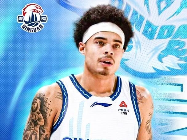 CBA最新消息：据知名篮球自媒体人海jun的蓝发文谈到了青岛男篮：“新来的奎因奥