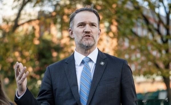 美国贸易代表格里尔宣布与瑞士达成贸易框架协议，美国对瑞士进口商品的关税将从39%