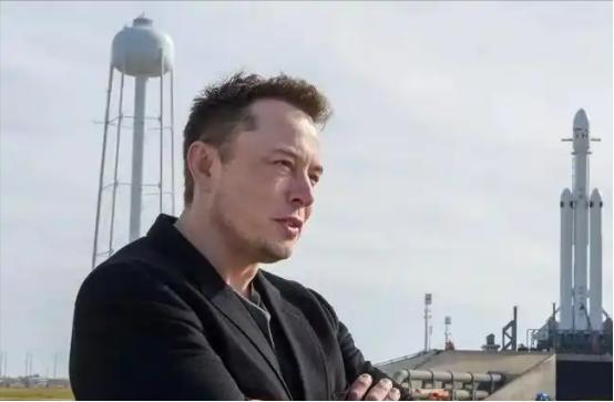 马斯克急了！特斯拉机器人刚要量产，中国宇树就直接把价格打到了两万多。
 
前脚，