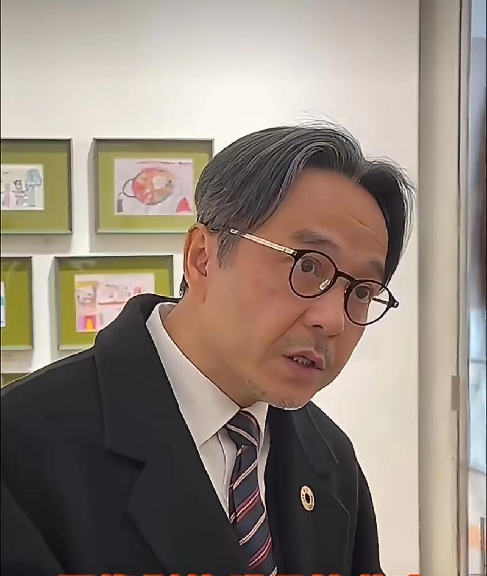 51岁的汪涵，扎根长沙多年。从湖南广电临时工起步，凭实力成为知名主持人。功成名就