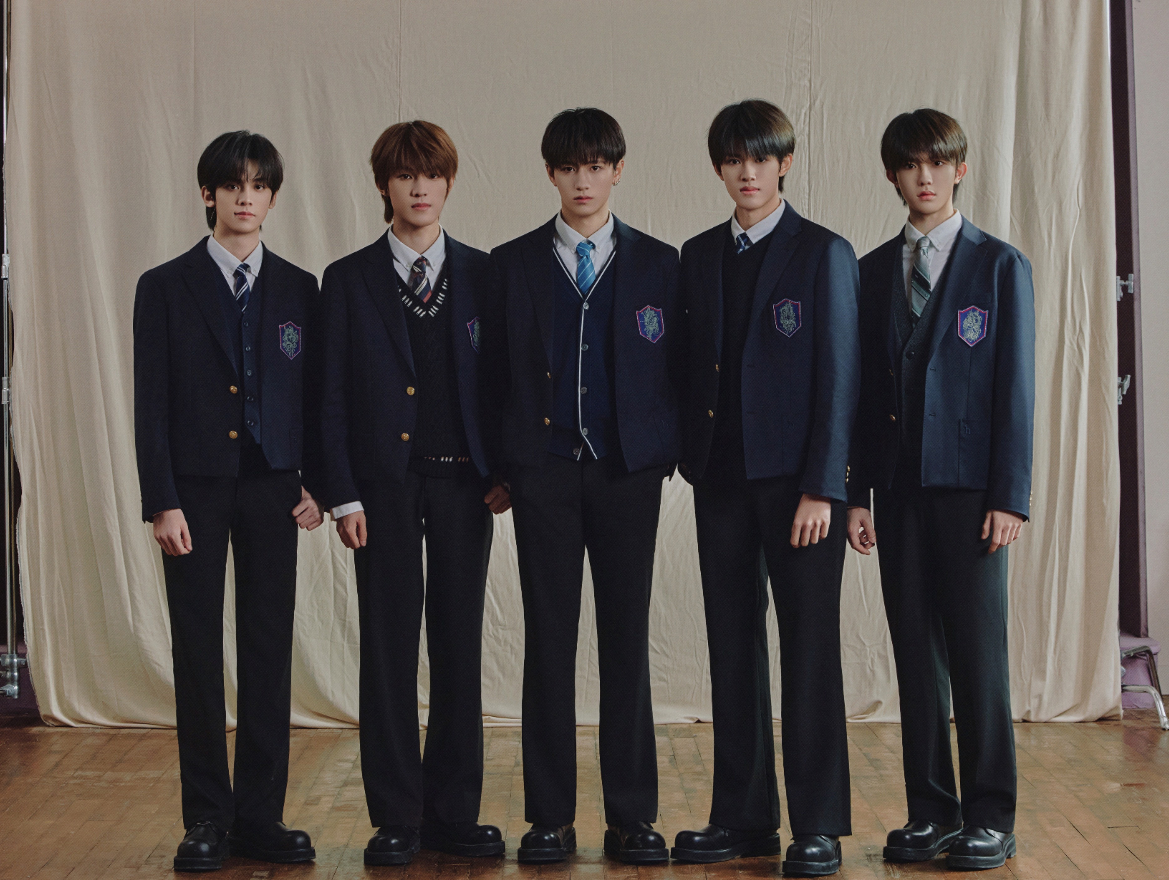 top新歌背水一战造型图  顺产头…… 