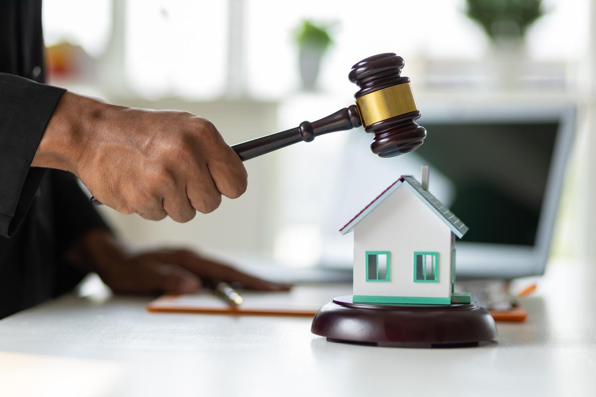 人死了欠银行的钱该谁还？一张表给你讲得明明白白！最近上海孤老欠贷66万去世的案子