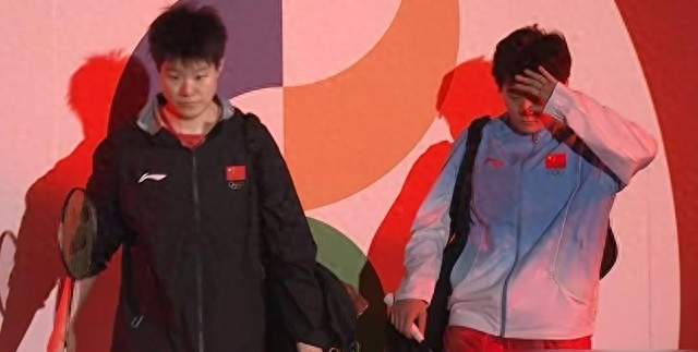28-26首局惨胜，刘圣书抽筋坐轮椅，国羽女双三连冠梦碎