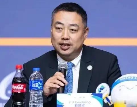 国乒整体现状呈女队强势稳固、仍存隐忧之患，男队新老交替受遇断层之势的分化格局。