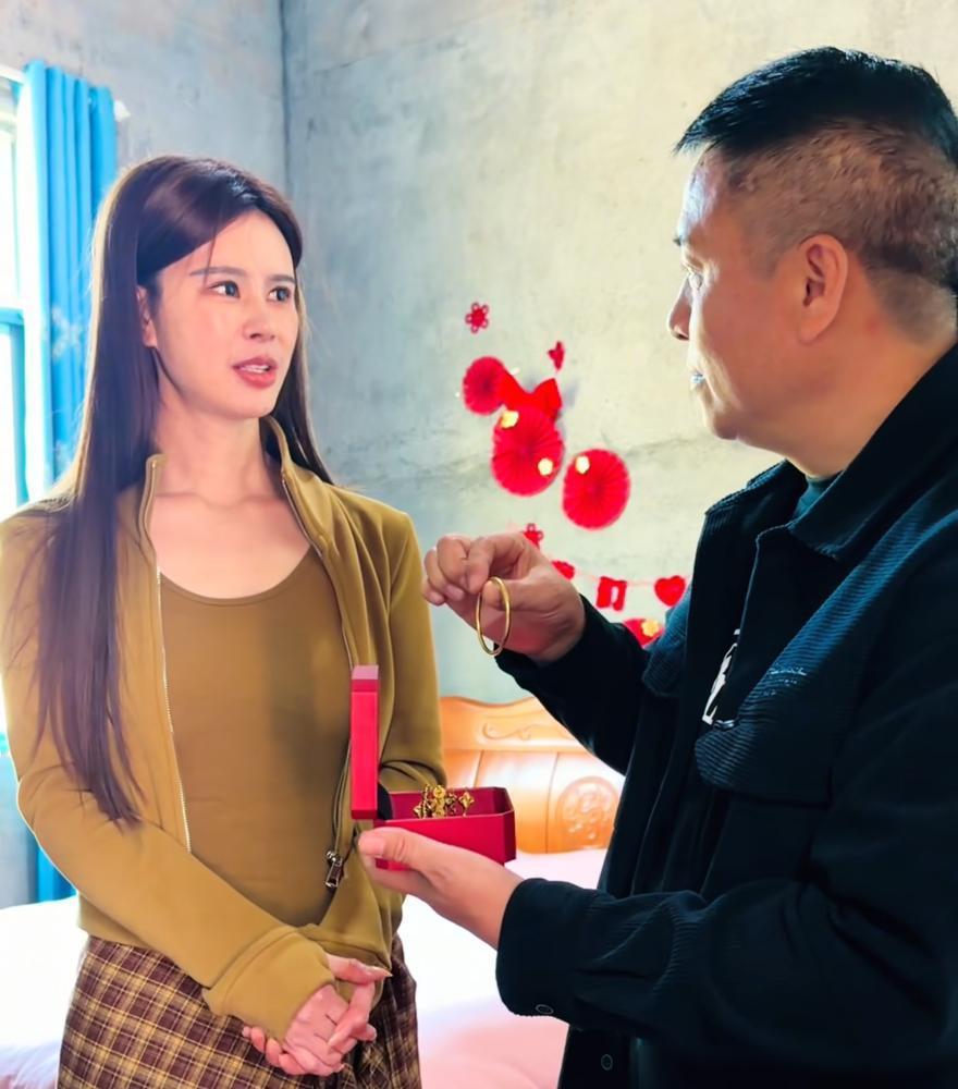 你敢信？海哥牵的5对农村剩男，4对抱上了大胖小子！
他不搞婚介那套虚套路，带剩