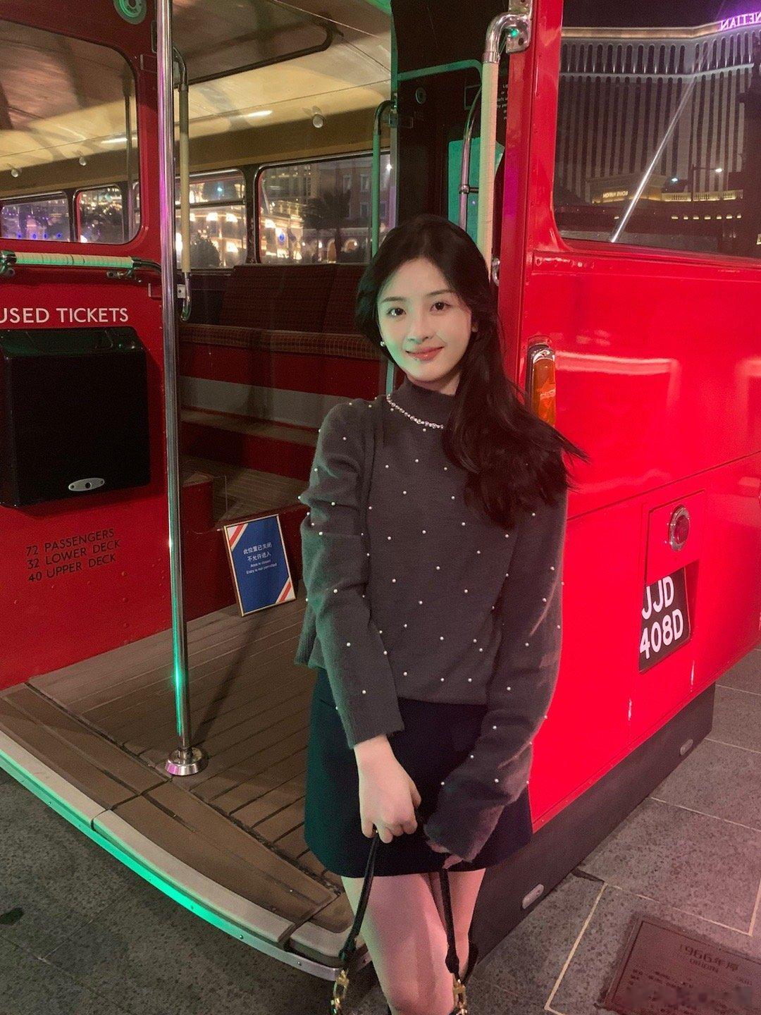 没找到精致的裙子  zara 买了两套 拍出来还不错  ​​​