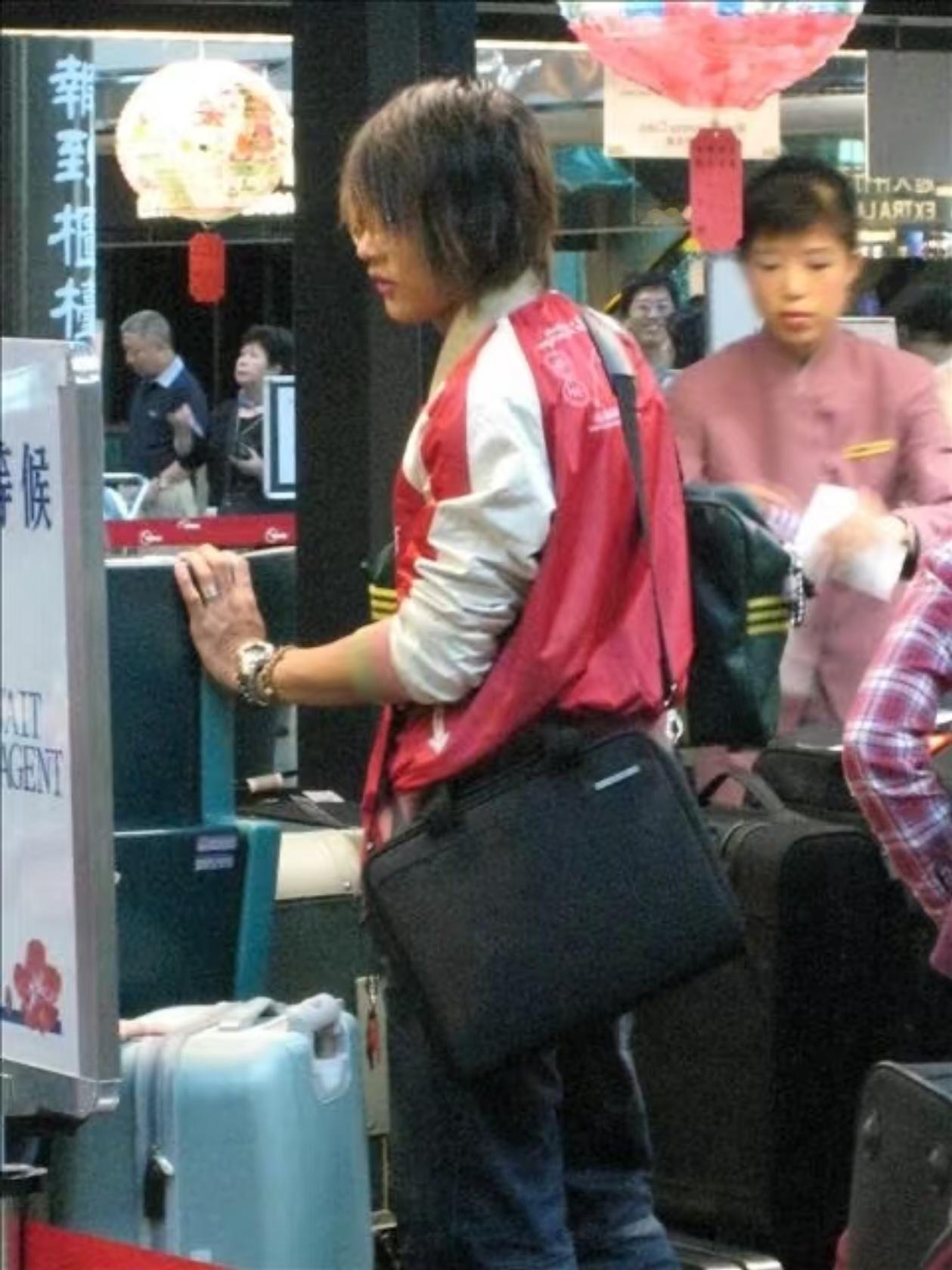 没有妆造的时候完全就是一只垂耳兔 