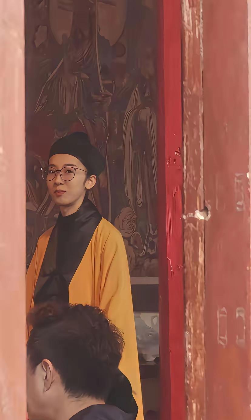 这么美，为什么出家？