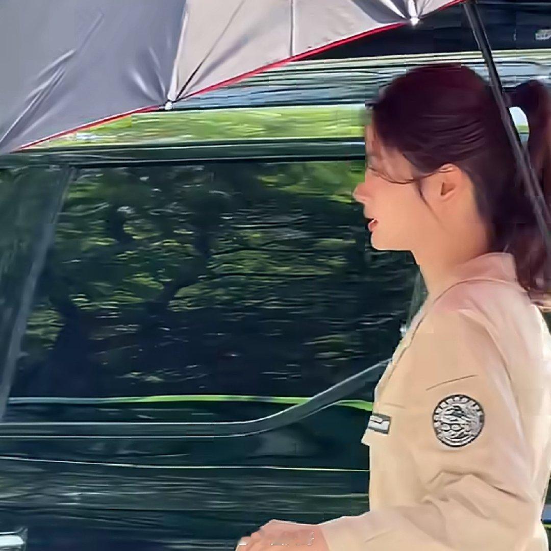 黄景瑜徐若晗明川有知夏开机路透现偶天花板的氛围感瞬间拉满了，电视剧《明川有知夏》