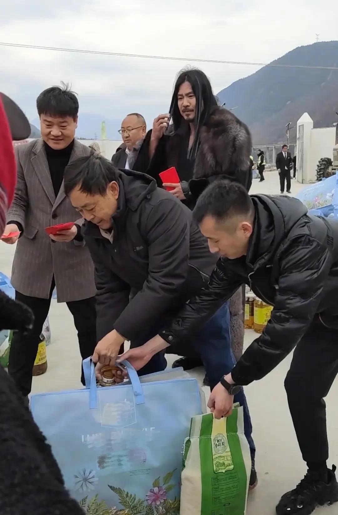 八竿子打不着的马保国和反诈老陈，组团送温暖让人刮目相看！

日前，马保国和老陈等