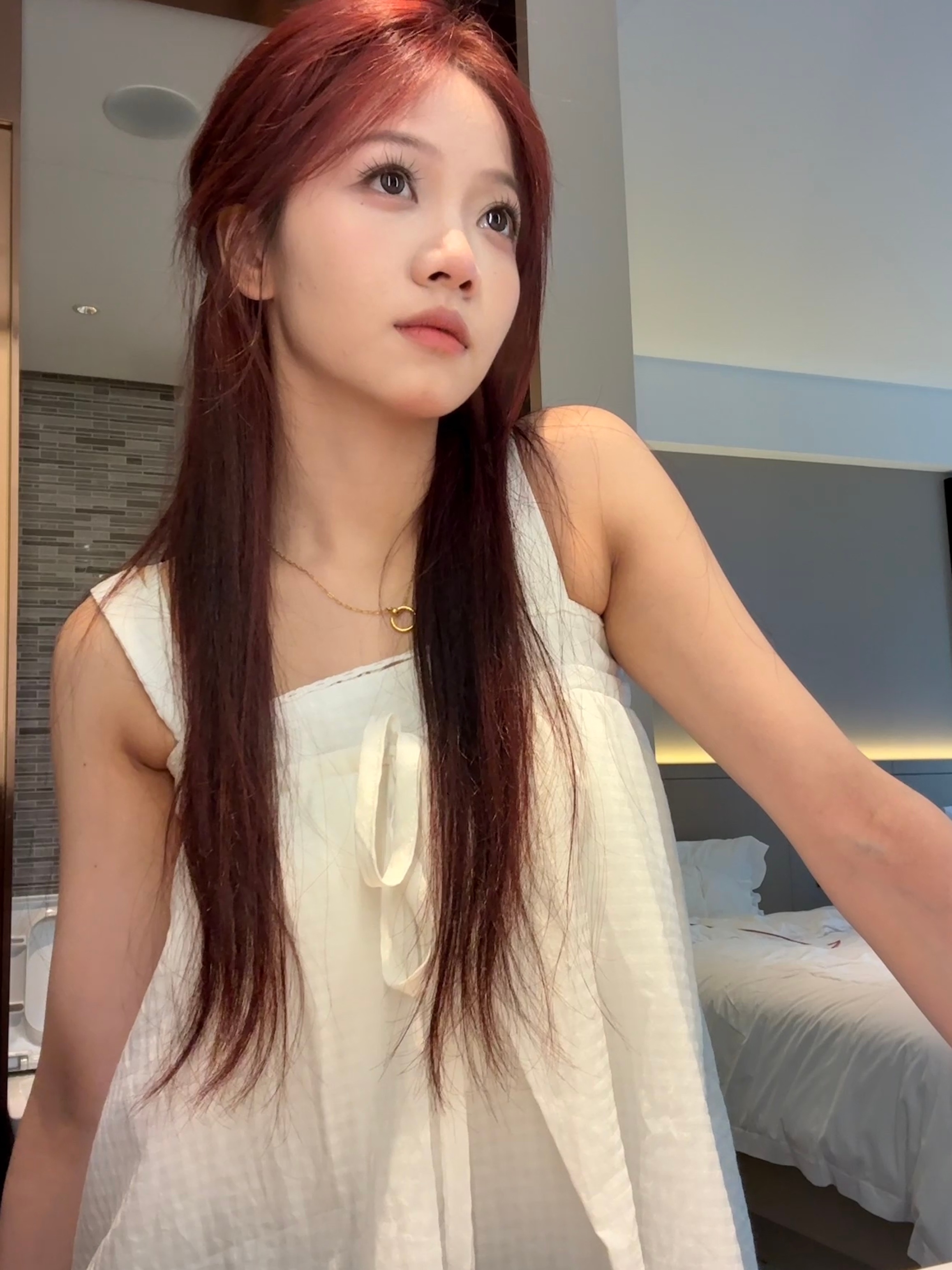 本来想当个冷酷女孩 结果突然听到我妈让我教她抢演唱会门票 她要看谢霆锋绷不住了 