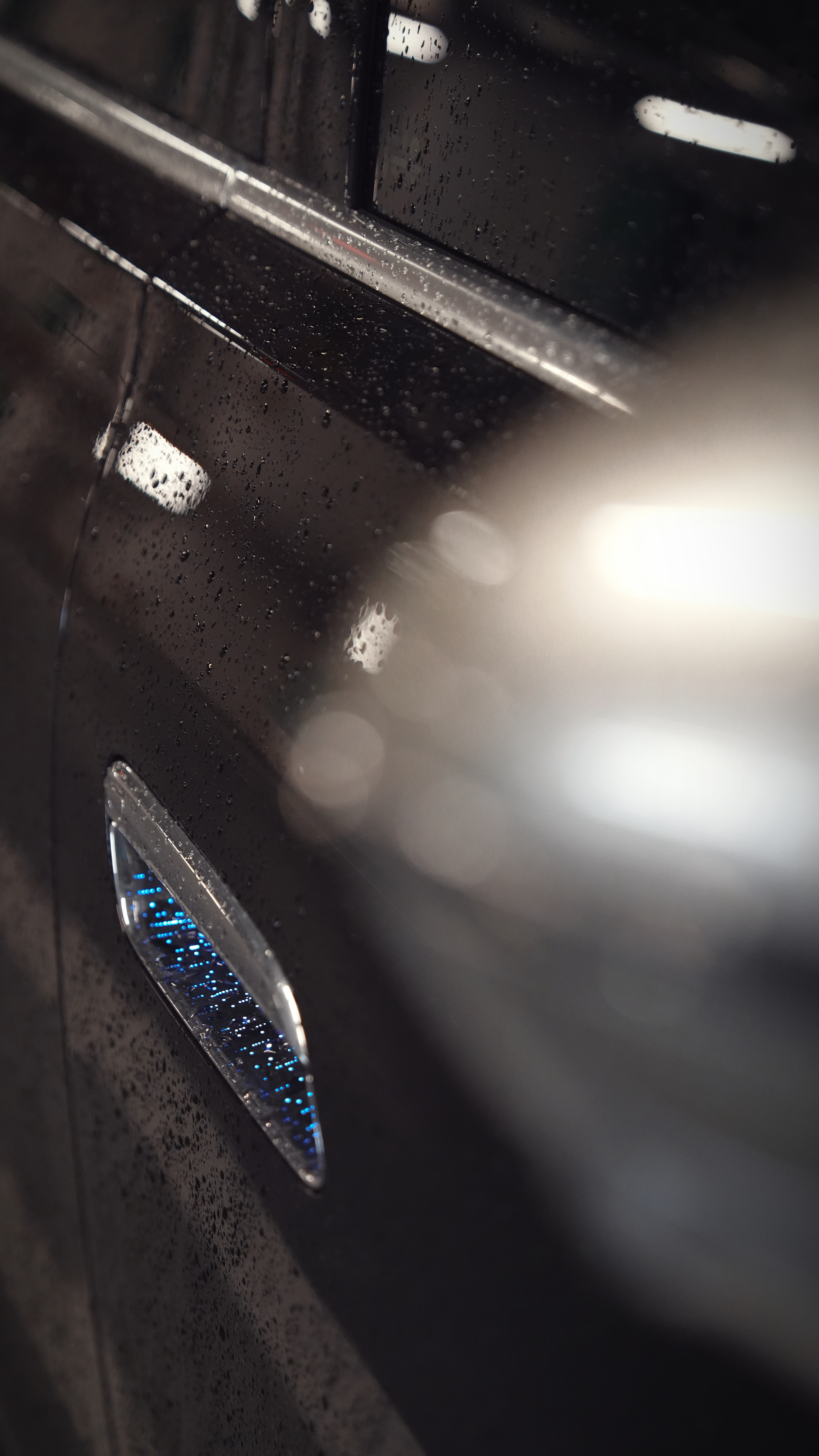 这雨下的没完没了的，10分钟天气都不一样，一会儿大太阳一会儿大雨，严重影响干活进