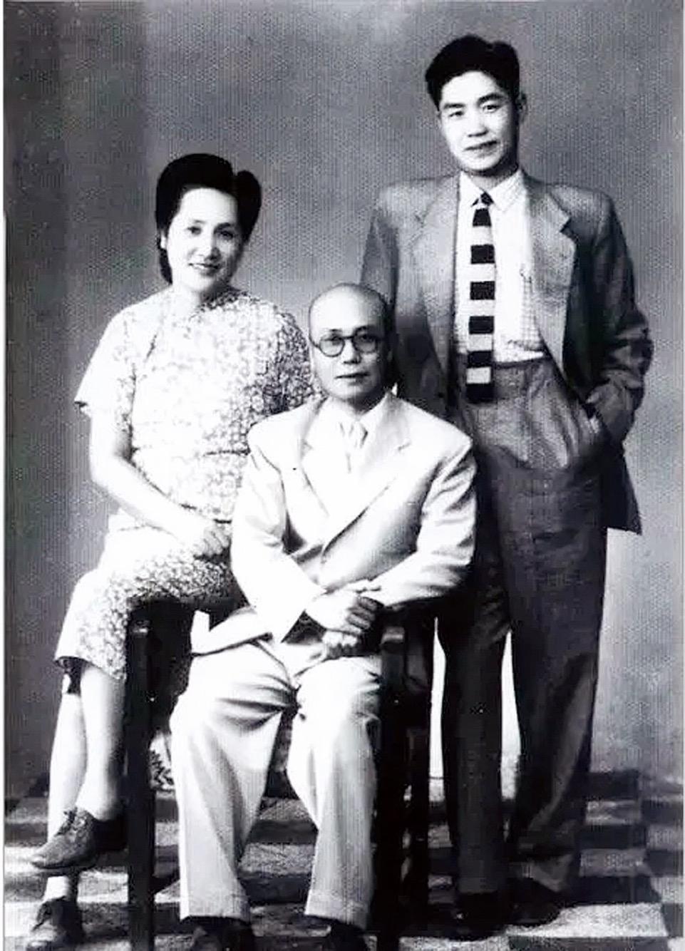 1946年，国军中将吴仲禧的儿子吴群敢，到达指定地点，没想到来接头的竟然是自己的