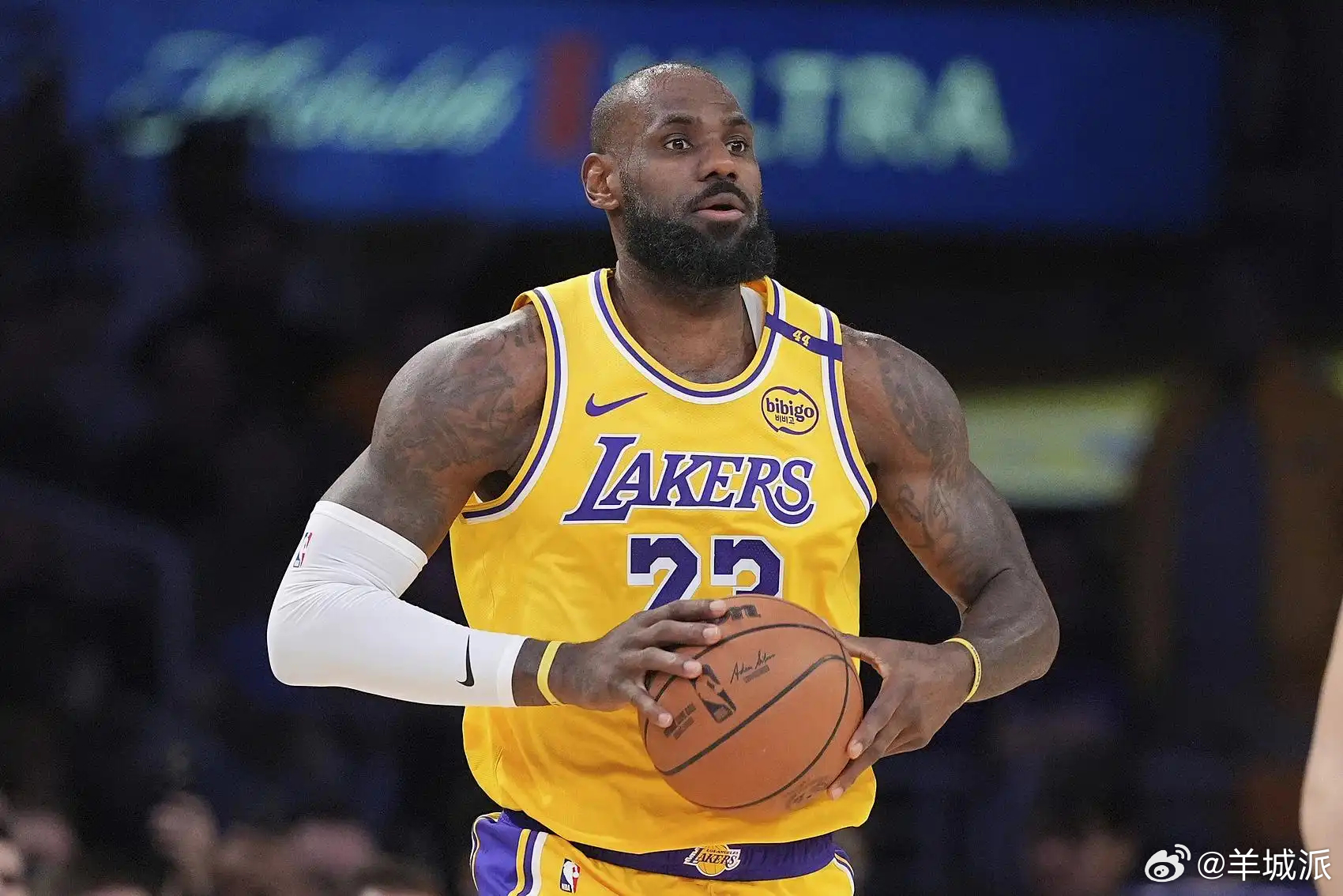 【【NBA】决定去留！詹姆斯将在八月做出最终决定】近日，勒布朗·詹姆斯在播客节目