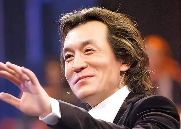 娱乐圈长着一副长脸的十位明星，
谁的最长？
第十位:于洋、第九位:王宏，
第八位