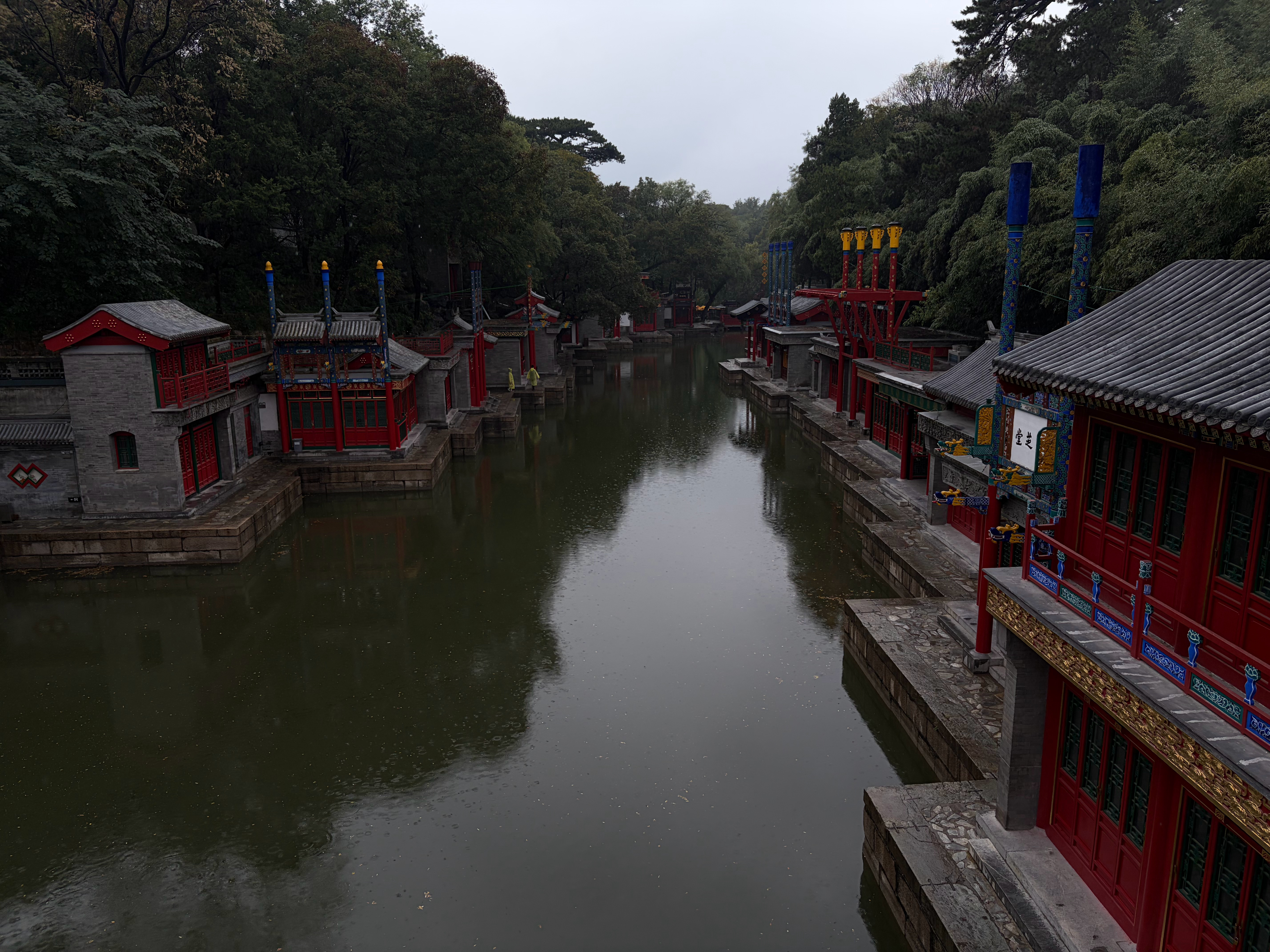 中秋圆游记雨中漫步昆明湖，雨歇天青。明日月圆，中秋许个圆：前路晴朗，所愿皆圆🌕