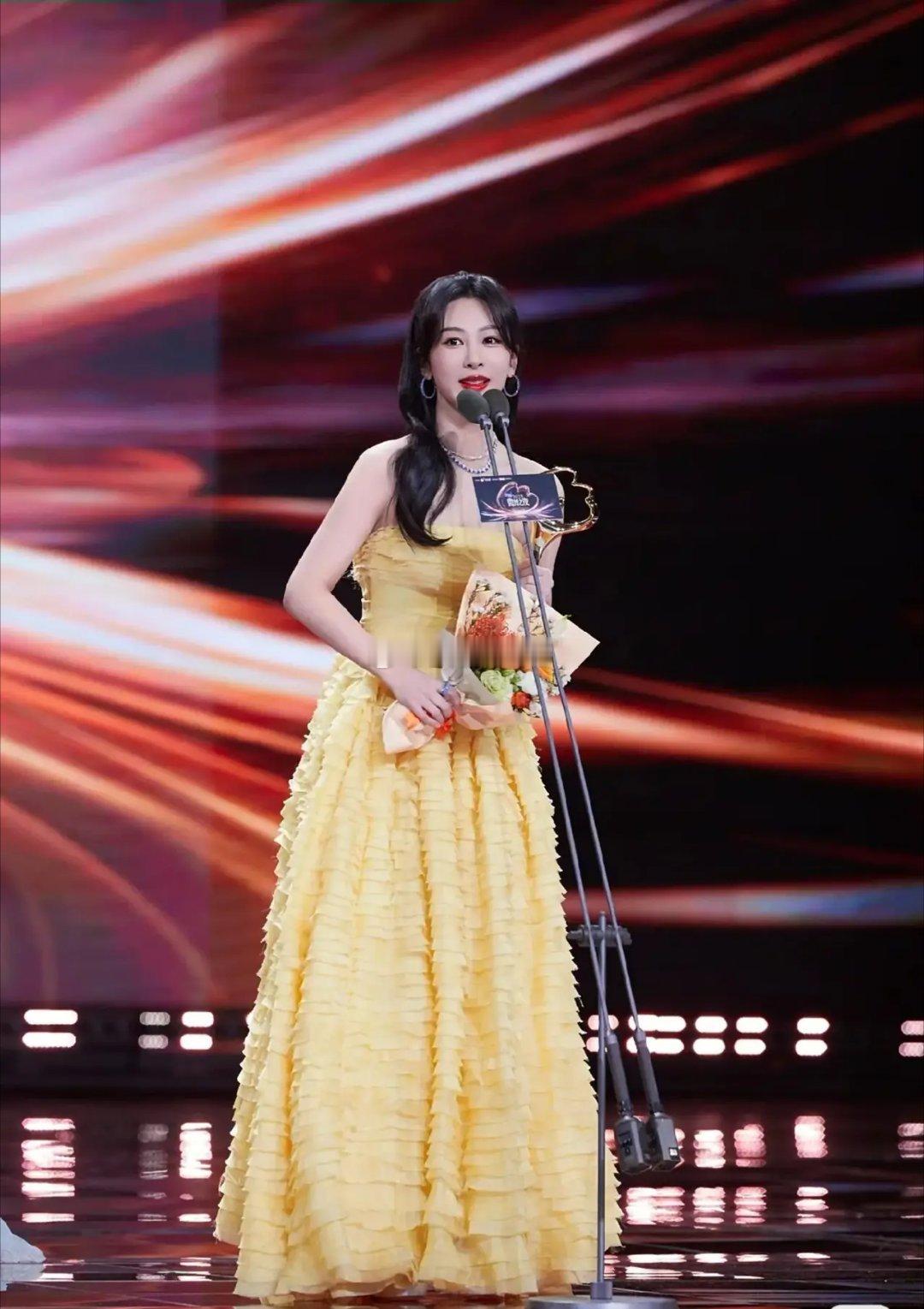 💰💰💰💰杨紫饰演的角色前十名1、佟年2、锦觅3、白夭夭4、李易欢5、邱莹