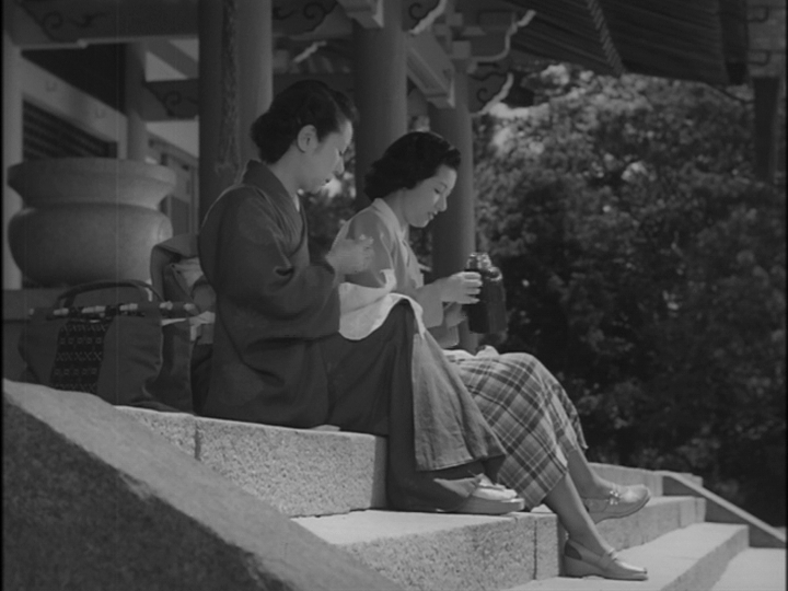 《宗方姉妹》原来是大佛次郎的小说，1950年小津安二郎拍成电影《宗方姉妹》（むね