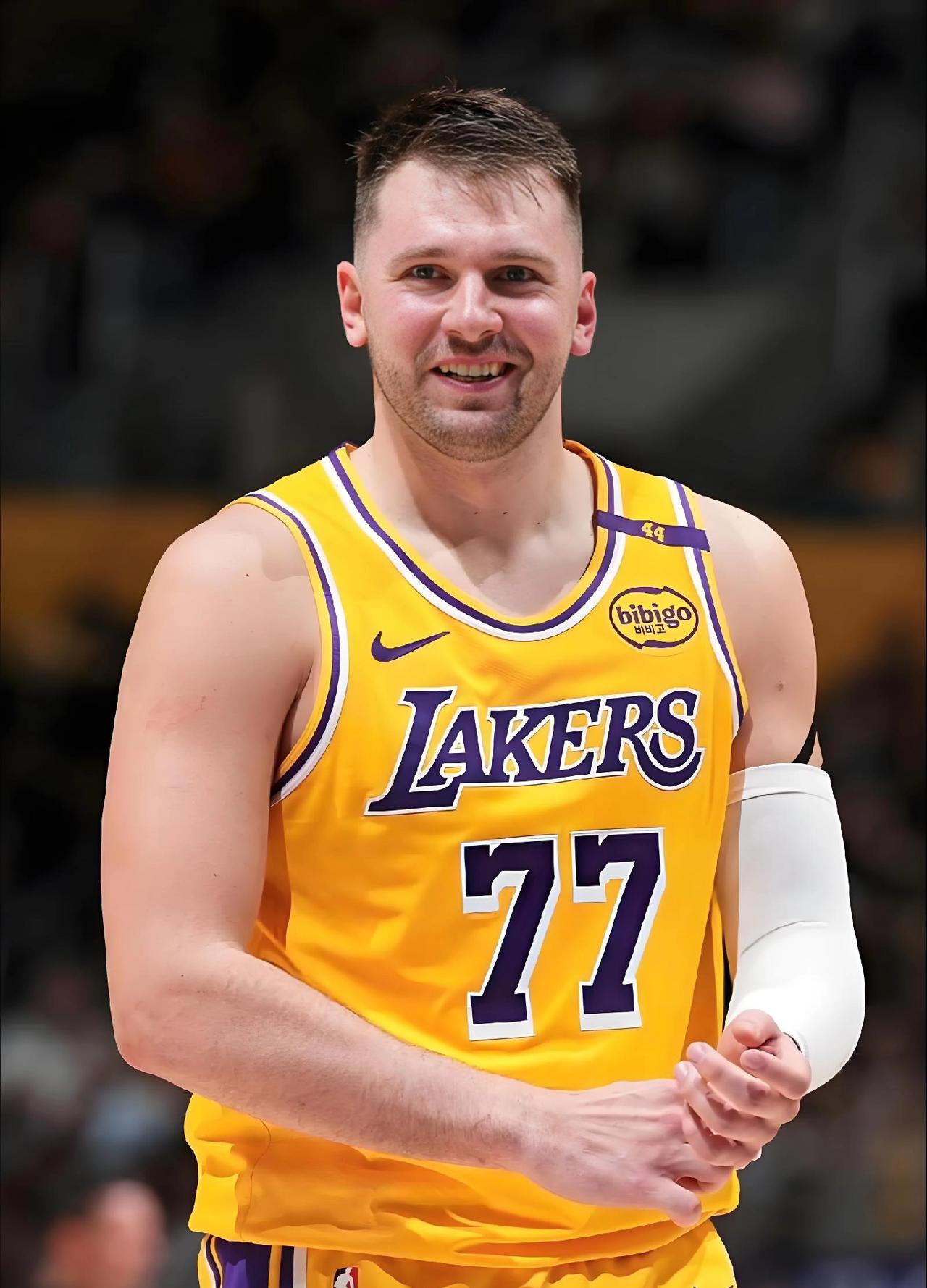 湖人惨败雷霆，别再拿“挑对手”当遮羞布了！

96：139，43分惨案！湖人被雷