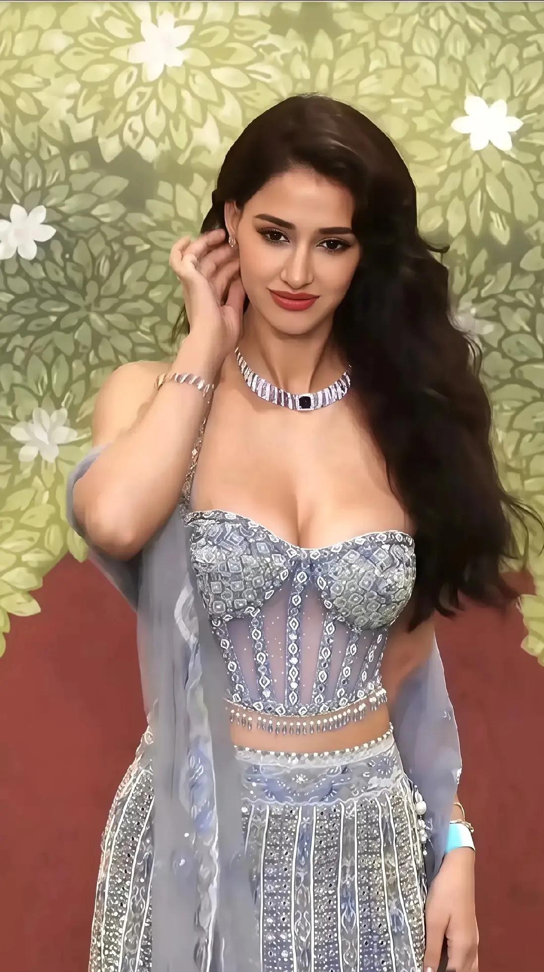印度极品美女—迪莎·帕塔尼
该说不说，印度这个美女，还是值得人类认可的。
把她放