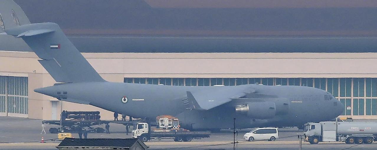 美军把部署在韩国的六套萨德调走了。

3月3日凌晨0点35分，韩国星州郡村民的监