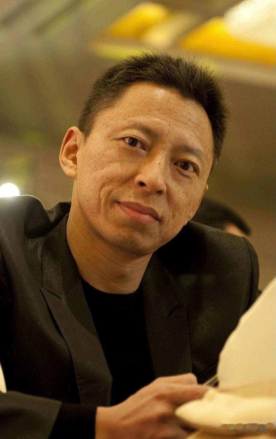 鲁豫采访张朝阳:你的理想是什么？张朝阳说:快乐、健康，活到150岁，鲁豫说:活这