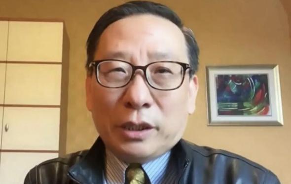 大半夜刷到耶鲁法学博士出身、游历过华尔街与高层智库间的高志凯教授那几句话时，屏幕
