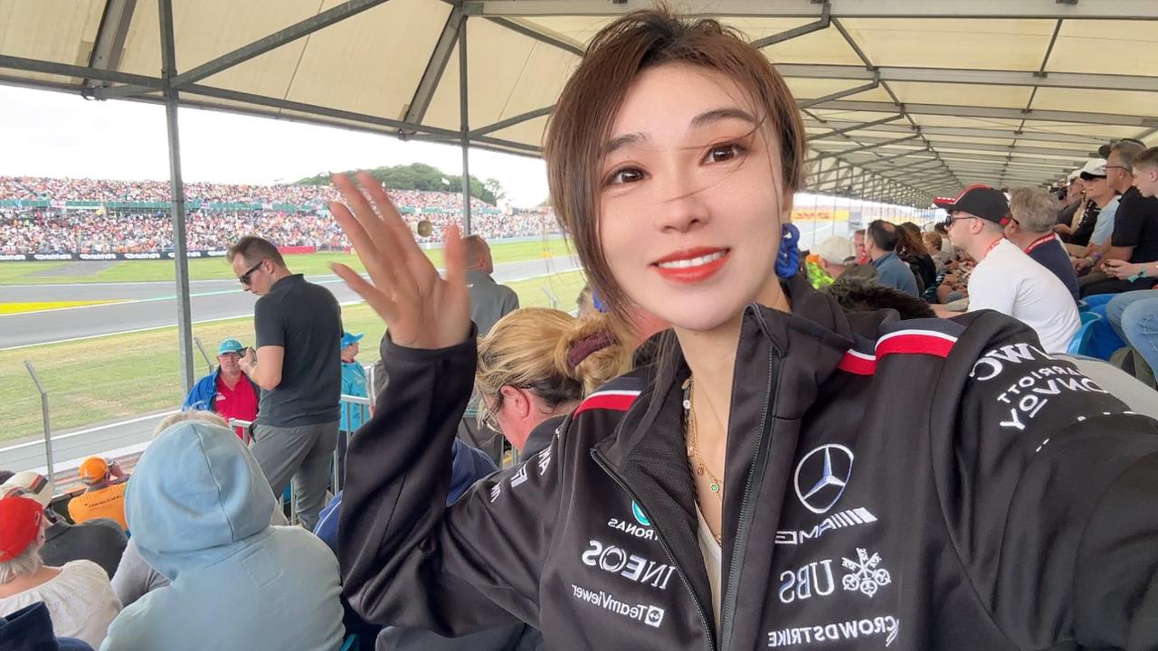 其实你真的不需要非常爱赛车才能来看F1，国外的汽车赛事更像是一场盛会、一场嘉年华