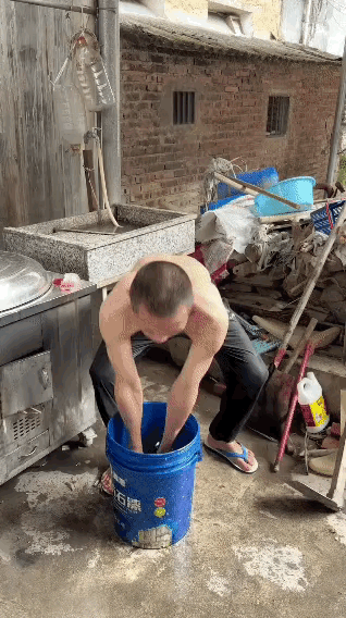 不懂就问，
为什么要这样？
确定不是摆拍吗？