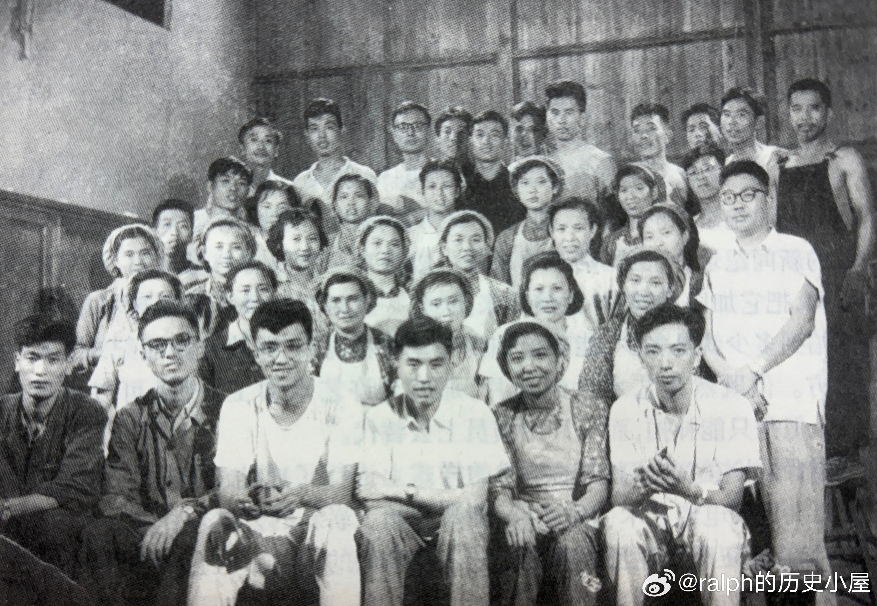 1958年电影《黄宝妹》摄制组全体人员合影历史影像