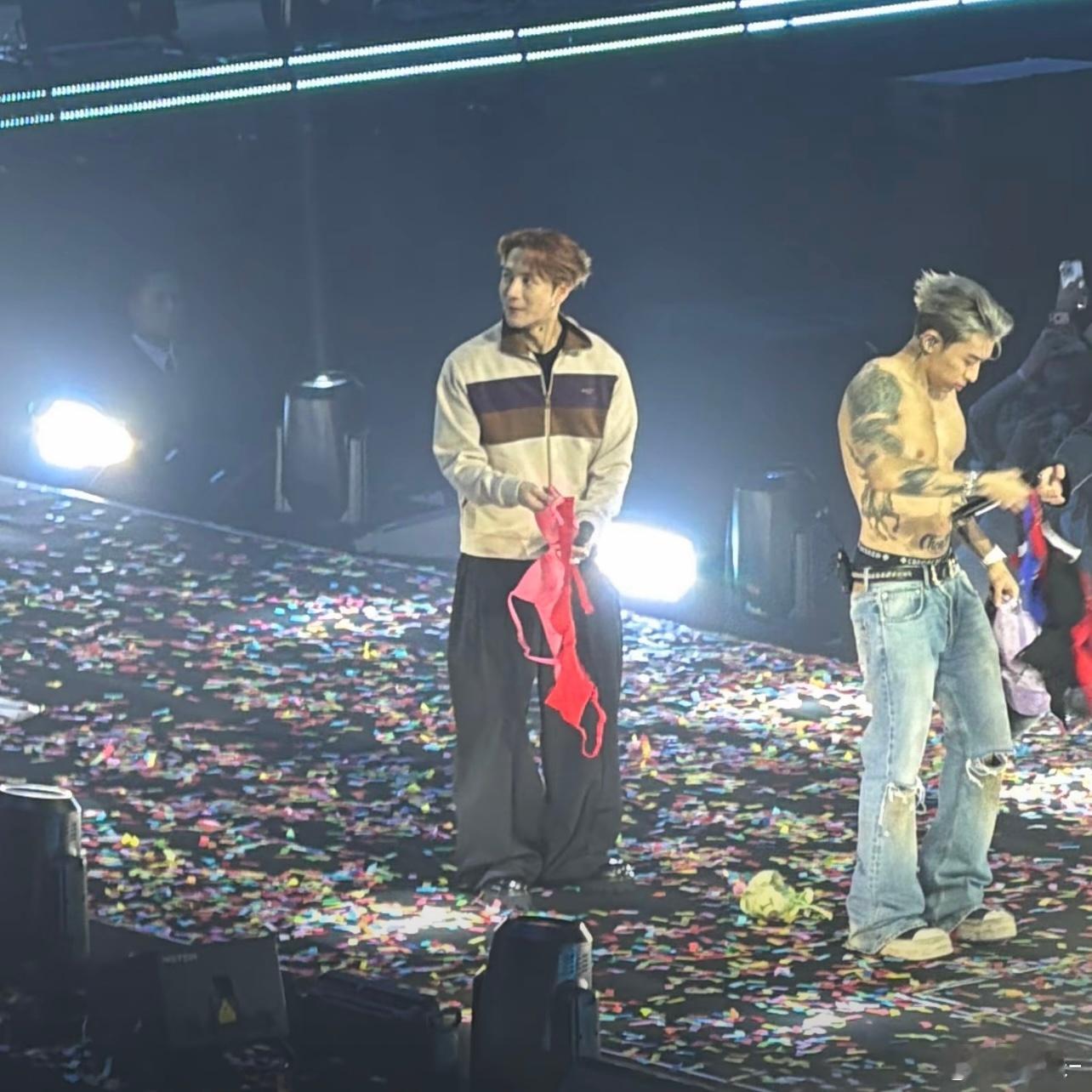 王嘉尔：惨过要我除衫😭 