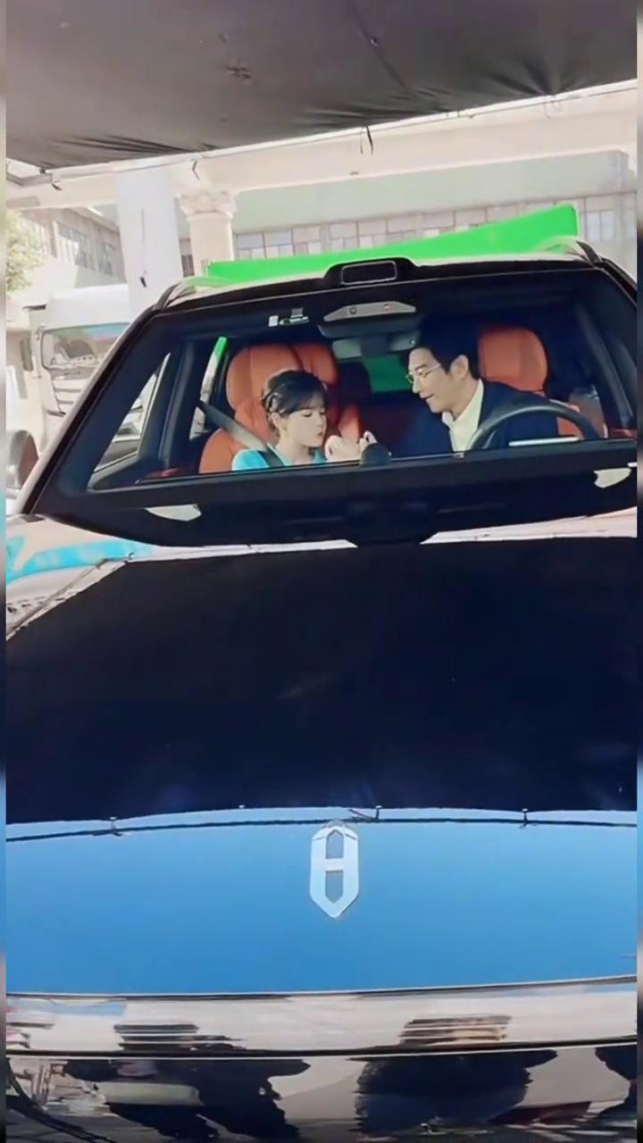 因为是原声开发的时候主播不能说话，你们看车里在吃车，外也在吃。