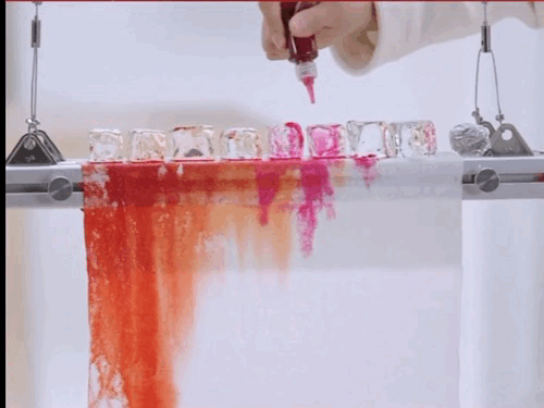 肖战我压力真的没有那么大肖战属不属于反矫情达人？主持人问他做手工解压吗，他笑着摆