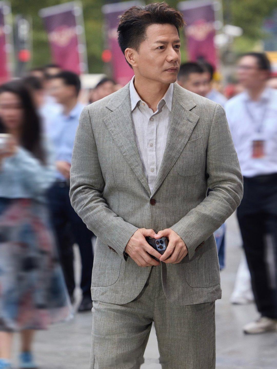 段奕宏嘴唇 越老越薄 是谁发现的啊[偷笑]段奕宏嘴唇越来越薄，但也还是很有男人味
