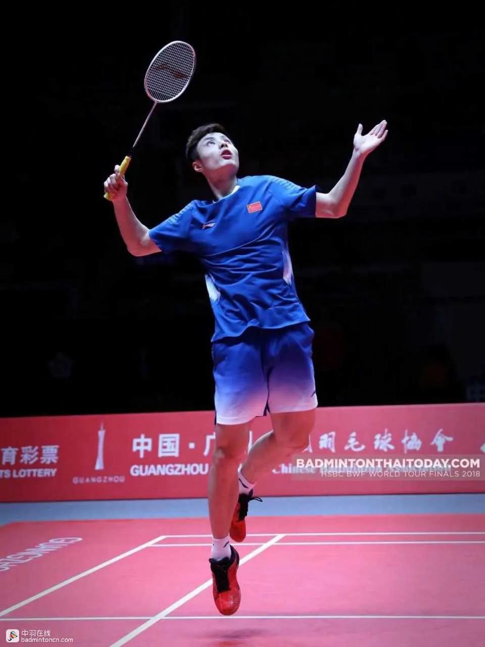 亚运会羽毛球1/16决赛，石宇奇三局21-16、18-21、21-12 战胜李卓