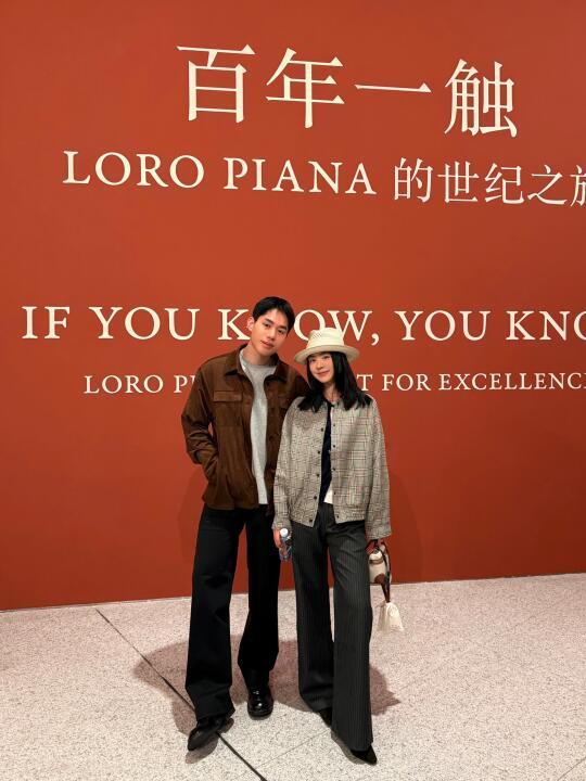 LP展遇到一对养眼夫妻