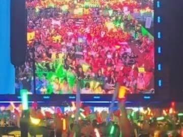 苏新皓在百事可乐线下活动表现卓越，无滤镜、无打光干扰的真实人头照片令人瞩目。 ​