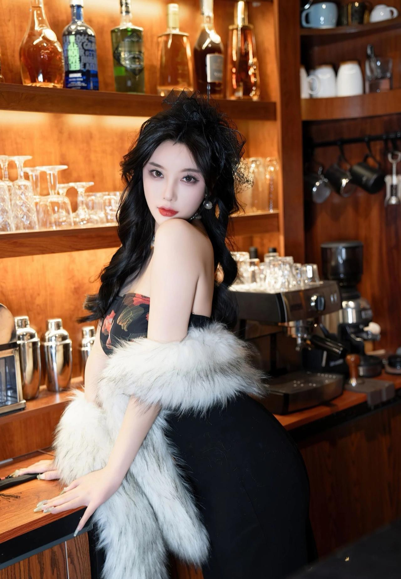 百变女神杨晨晨，高贵旗袍装
风情万种，优雅迷人