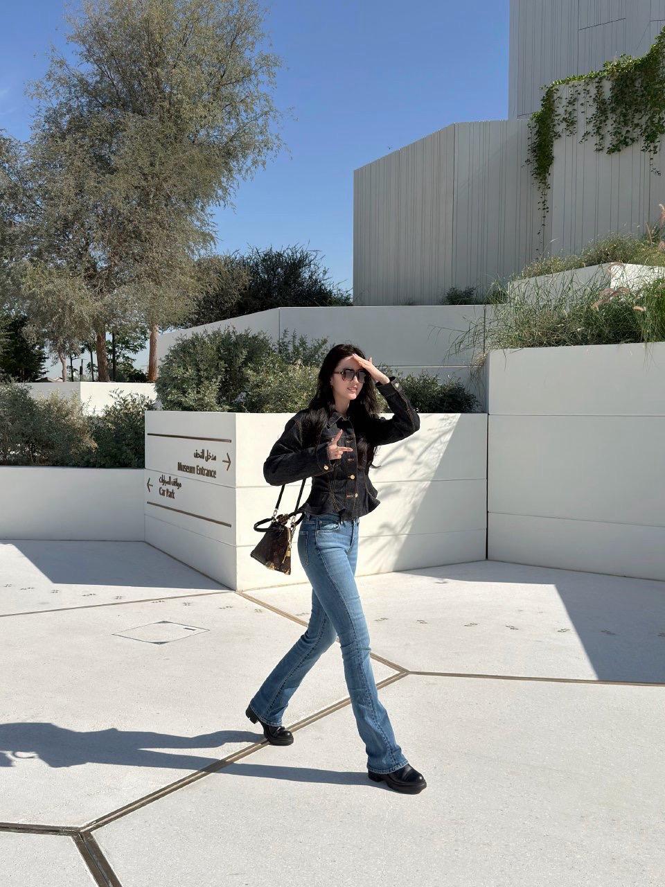 刘亦菲今日份旅行明信片已送达。