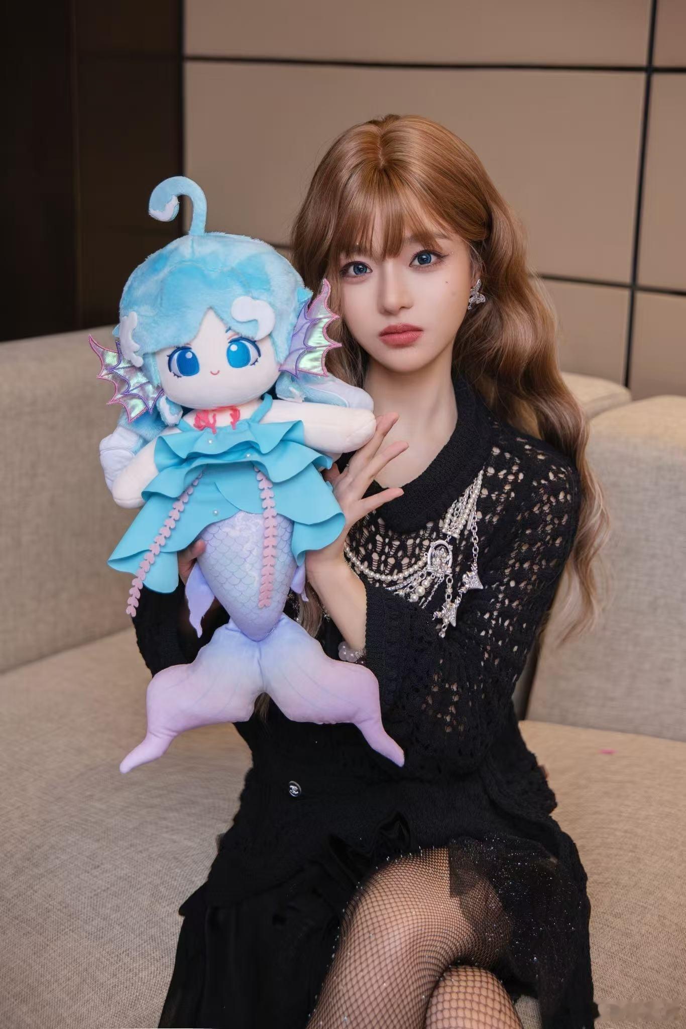 黄霄雲在AG主场观赛霄雲和AG关系也太好了吧，线下一直互相到场支持！超期待KPL