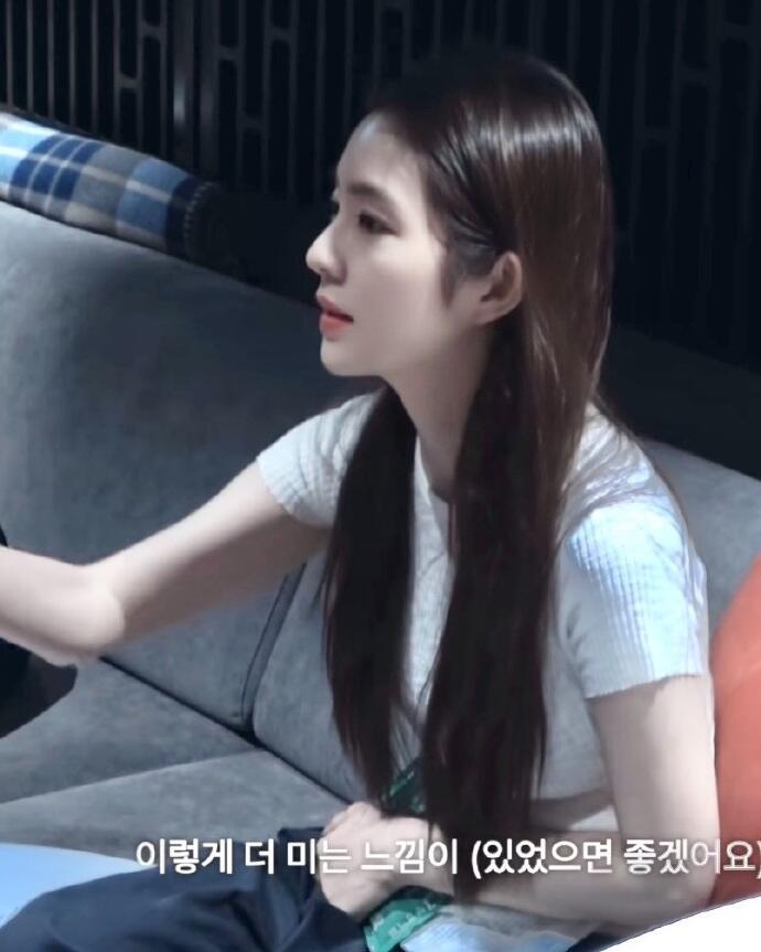 眉弓这个部位的俊美在裴珠泫脸上就是最好的标准答案…. 