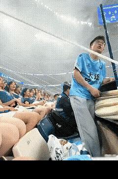 这个哥们绝对是故意的，蓄谋已久了