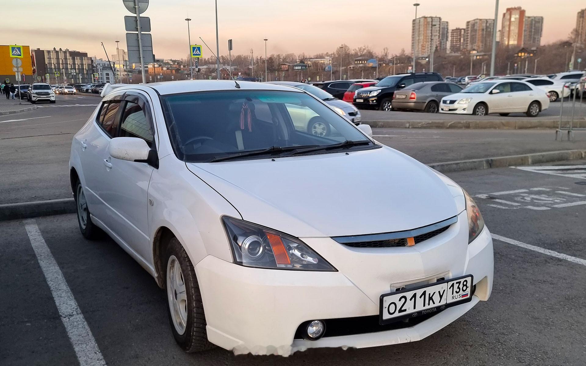 Toyota Will VS / Alfa Romeo Giulietta / 
